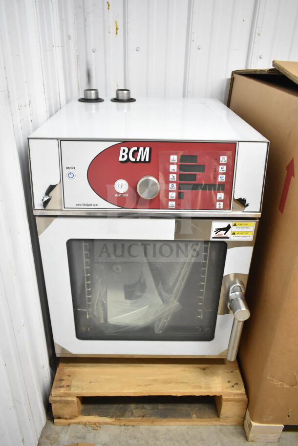 Brand new Blodgett BLCM23E commercial electric combi convection oven, scratch and dent, 208/230/240-400/415V.