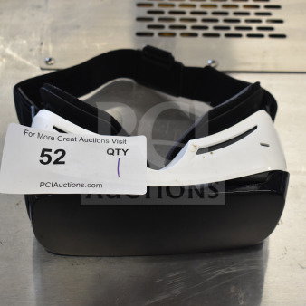 Samsung SM-R322 Gear VR Oculus headset, white and black, visible wear. Auction tag marked as item 52.