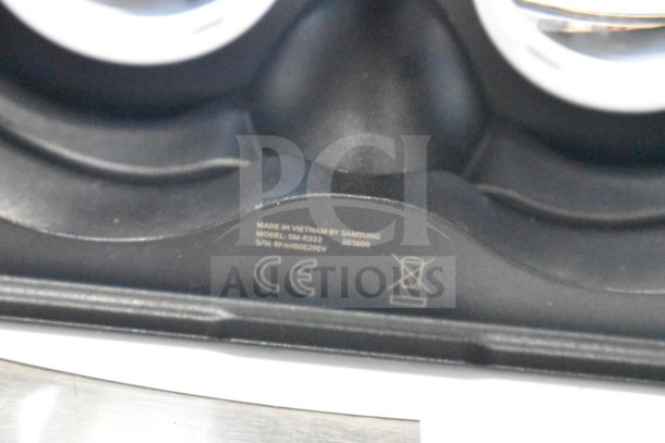 Samsung SM-R322 Gear VR Oculus, made in Vietnam. Model and serial numbers visible. Black with minor wear.