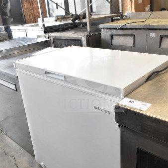 Insignia NS-CZ70WH0 chest freezer, 115 volts, 1 phase, white finish, visible dial control, good condition, auction item 92.