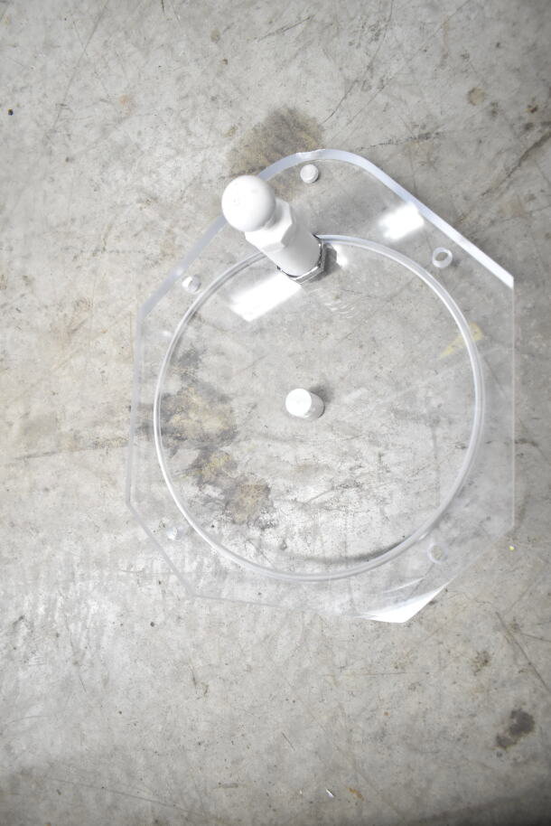 Transparent plastic lid with handle, likely part of the auction lot including colander, stock pot, china cap strainer, air pot.