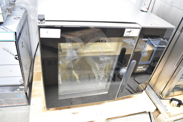 Brand new Blodgett 61BE INVOQ HYBRID 6-1/1 GN electric combi convection oven, scratch and dent. 208V, 3 phase.