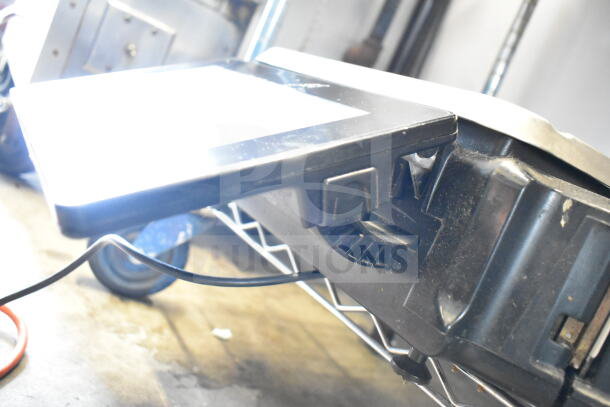 2016 Hobart HTi-7LH commercial countertop food portioning scale, 120/208-240V, 1 phase, tested and working condition.