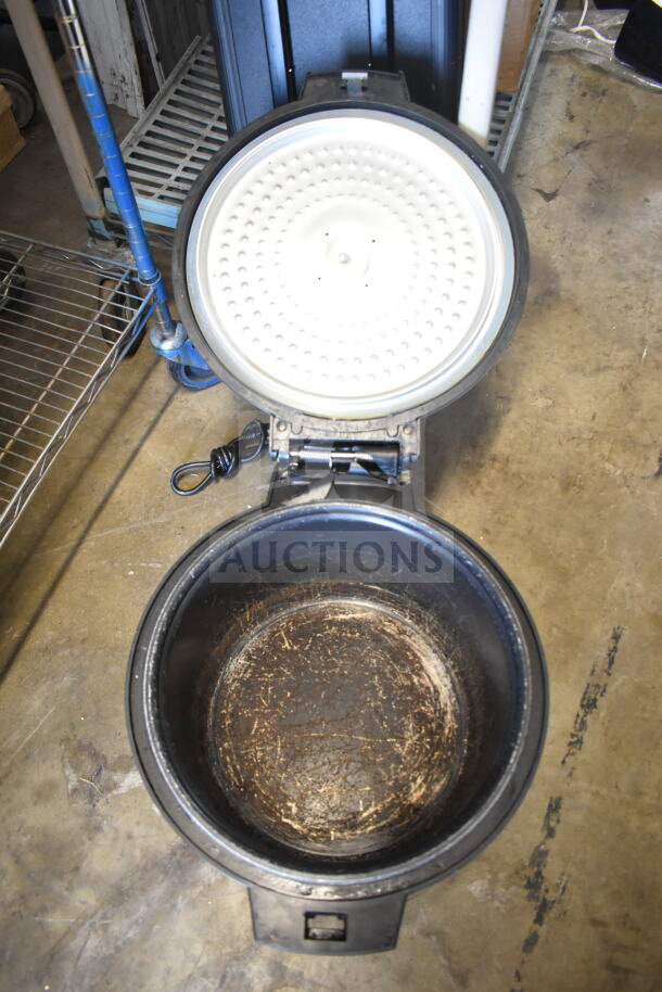 Galaxy 177RCSGB60 electric rice cooker, 60 cup capacity, 120V. Visible scratches inside. Suitable for large quantities.