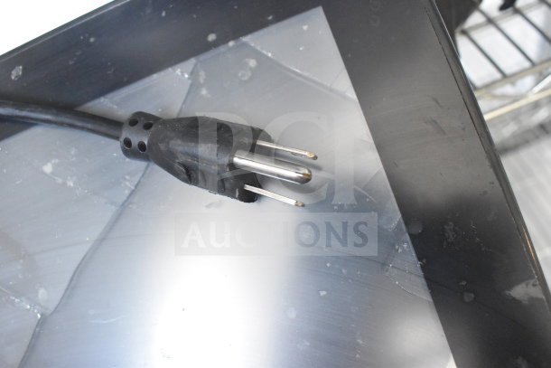 2019 Hobart HTi-LH3 scale, damaged screen visible. Black power cord included. 120/208-240V, 1 phase, tested and working.