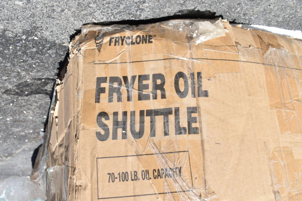 Cardboard box for Fryclone 259OS100 Fryer Oil Shuttle, 70-100 lb. capacity. "Scratch and Dent" condition visible on packaging.