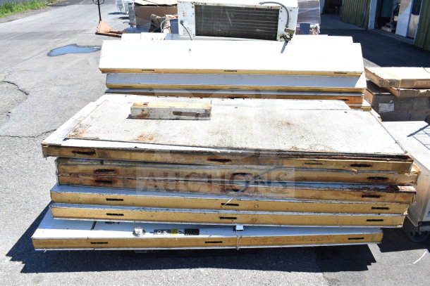 Master-Bilt 8'x12' walk-in box panels with visible rust, includes compressor and evaporator fan. Condition: Unverified.