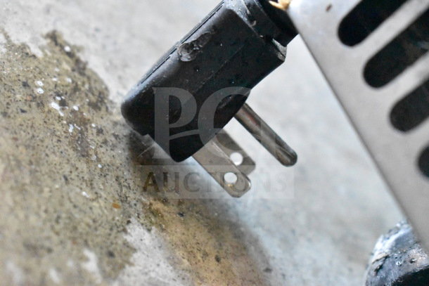 2023 Avantco 178ZWT48FHC commercial freezer plug, 115V. Key condition details: intact and functional plug.