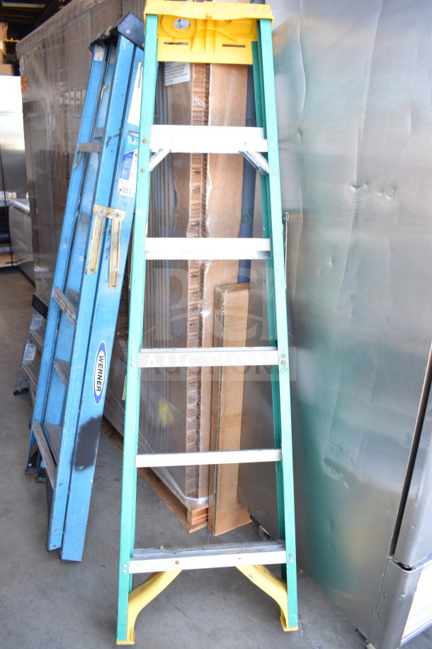 Four various ladders, including Werner brand, in good condition. Mixed materials and colors, ideal for versatile use.