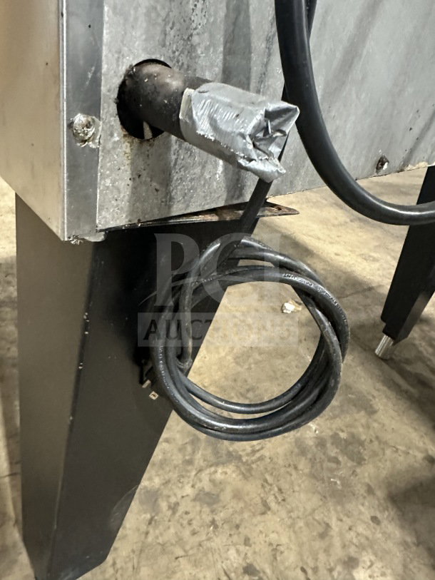 Southbend commercial stainless steel gas convection oven, single stack, Energy Star certified, with thermostatic controls and wired rack. Slight wear visible on legs.