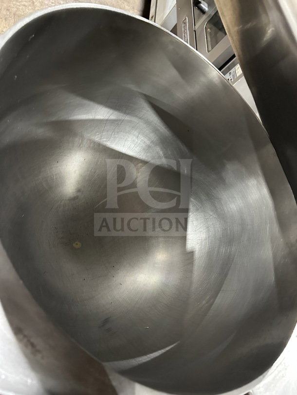 Groen DH/1-40 stainless steel tilting steam kettle, 40-gal capacity, natural gas powered, on legs, interior view.