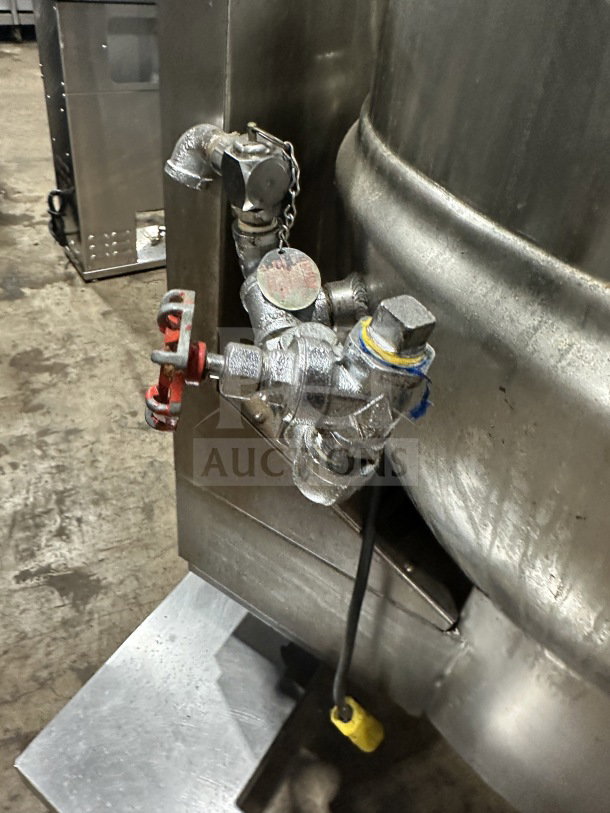 Groen DH/1-40 commercial stainless steel 40-gallon tilting steam kettle, natural gas powered, 120V, 1 phase, sturdy legs.