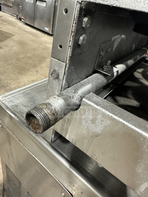 American Range stainless steel gas 4-burner hot plate, commercial use, thermostatic controls, showing connection details.