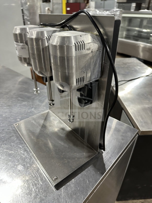 Great commercial stainless steel triple-spindle drink mixer, excellent condition, ideal for food service use.