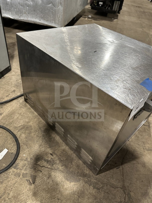 Bakers Pride P18 stainless steel pizza oven, single chamber, double deck, commercial use, 208/240V, used condition.