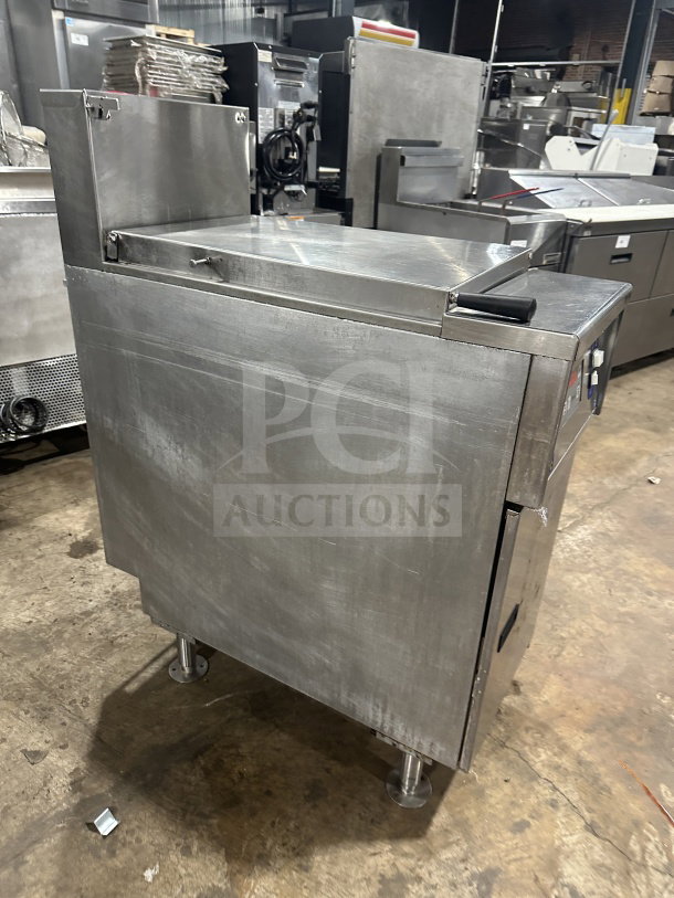 Pitco SRTE 16.5 Gal. stainless steel pasta cooker with digital control, back splash, and sturdy legs in good condition.