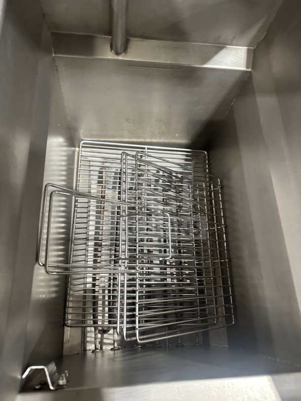 Pitco SRTE 16.5 Gal. stainless steel pasta cooker/rethermalizer, electric, digital control, backsplash, on legs, used.