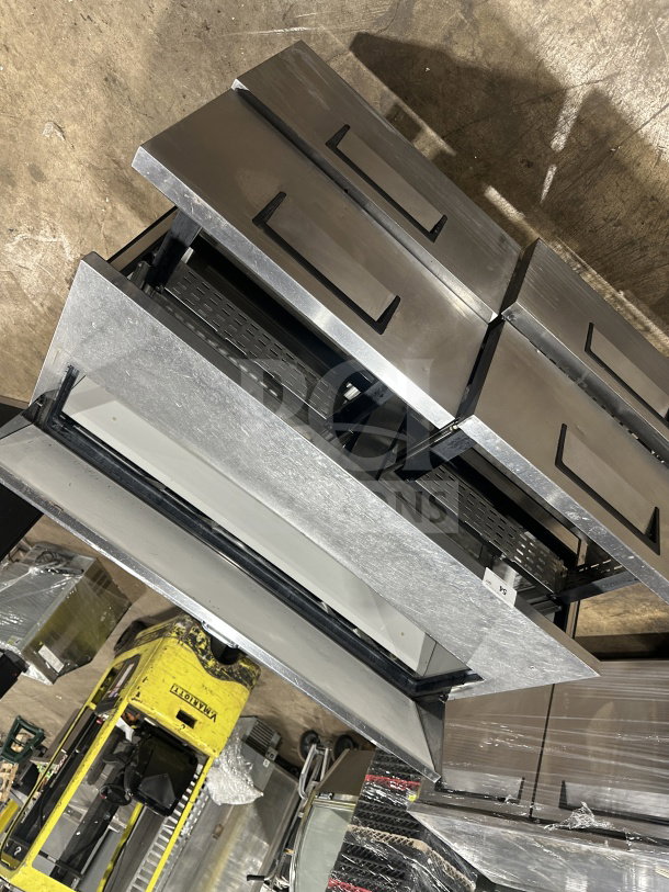 True TSSU6016D2 stainless steel refrigerated sandwich prep table with 4 drawers on casters, 115V, 1 phase, excellent condition.