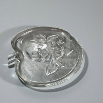 Crisp Crystal apple-shaped glass salad plate with floral design, immaculate condition, part of 16-piece set, model IBM 1723.