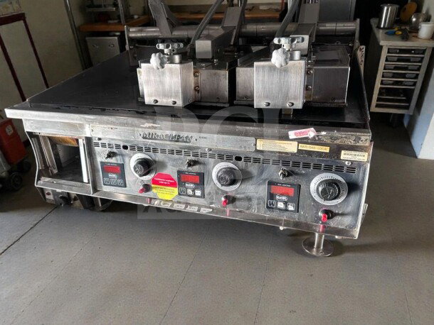 Keating Miraclean® 36" commercial gas griddle, natural gas, with control knobs and markings, exceptional condition.