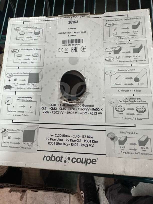 Brand new Robot Coupe 28163 RG5 Grating Disc for commercial food processor. Box includes usage diagrams and compatibility details.