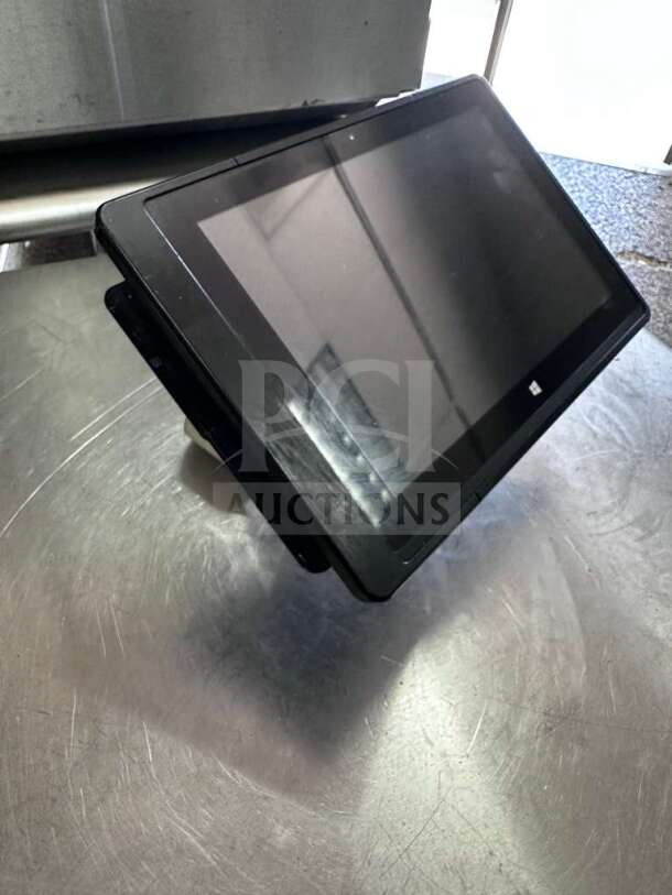 Exceptional condition Pioneering DASH10EA 10.1" touch screen mPOS tablet, fully tested and operational. Model PIO-M-POS-1003.