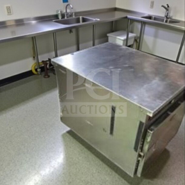 FWE HLC-1826-4(A) countertop insulated heated holding cabinet in remarkable condition, 4 pan capacity, stainless steel, fully tested.