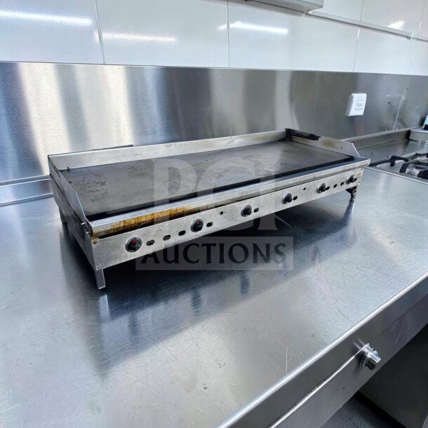 Jade Range JGT-2472, 72” commercial gas countertop griddle with thermostatic controls, elite condition, 180,000 BTU.
