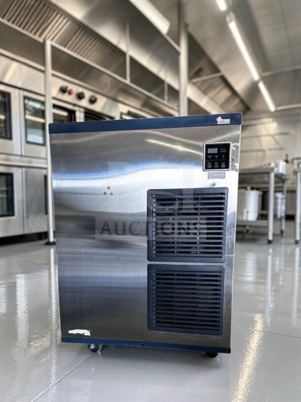 Blue Air BLMI-850A 30” commercial ice machine, stainless steel, air-cooled, 900 lb/day, superior condition, fully tested.
