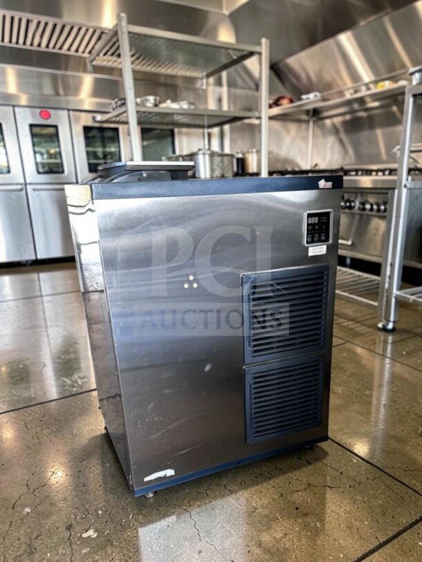 Blue Air BLMI-850A 30" commercial ice machine head, air-cooled, 900 lb/day capacity, superior condition, fully tested.