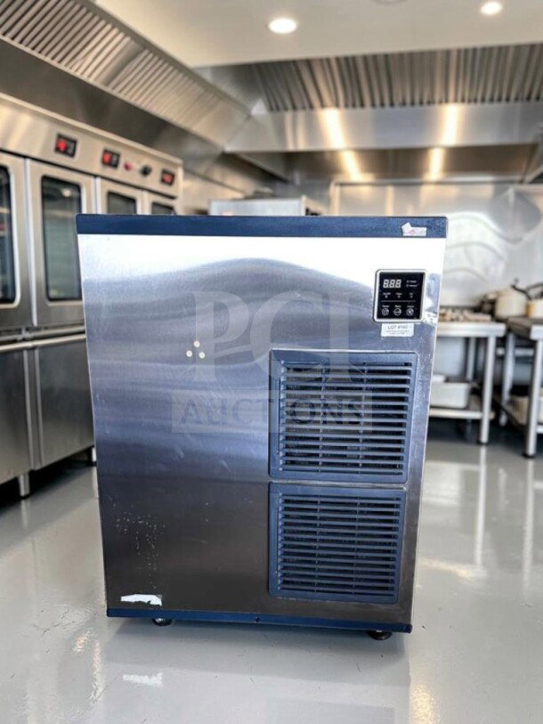 Blue Air BLMI-850A ice machine, 30" wide, 900 lb/day, air-cooled, superior condition, fully tested and operational.