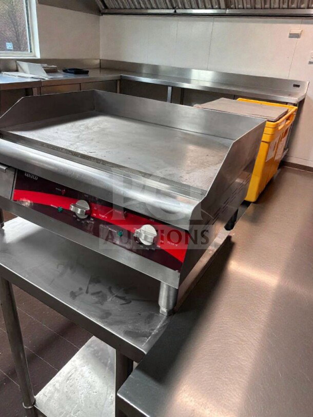 Avantco 177EG24N commercial electric griddle, 24-inch, outstanding condition, ETL listed, fully tested and operational.