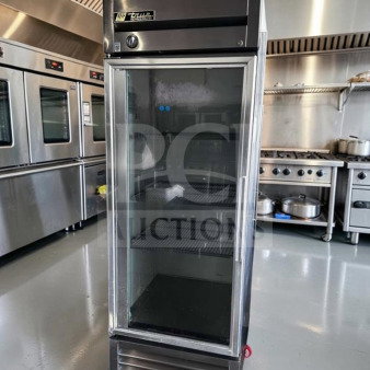 True T-23G-HC~FGD01 27" commercial glass door refrigerator. Flawless condition, fully tested, operational. Model TRU-L-REF-0958.