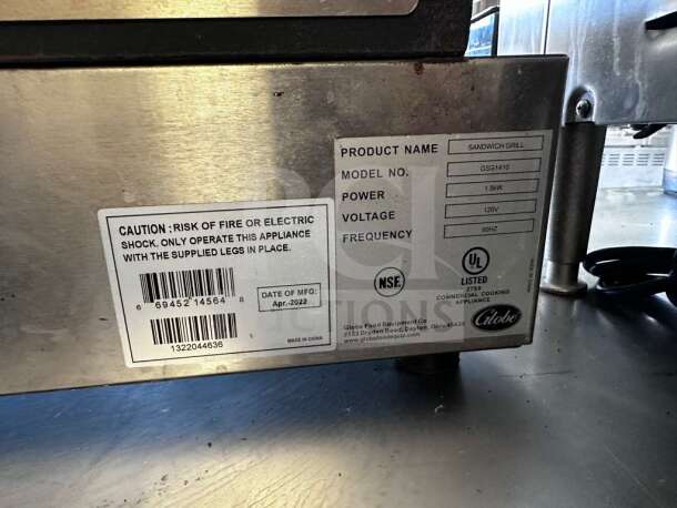Globe GSG1410 Panini Grill, 14"x10" smooth plates, 120V, stainless steel, product details label, dated Apr 2022.