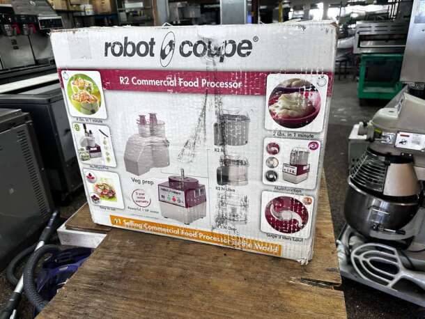 Robot Coupe R2N food processor box, 3-liter capacity, prime condition, commercial use, fully tested, model ROC-M-FDP-0986.