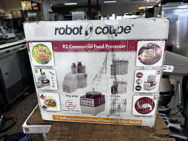 Robot Coupe R2N commercial food processor in original box, 3-liter bowl, prime condition, powerful motor, multifunctional.