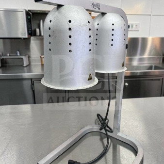 Avantco dual head food heat lamp warmer, exceptional condition, countertop model, adjustable stand, 120V, fully tested.