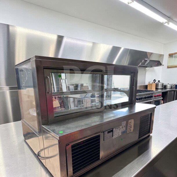 Immaculate RPI Industries VICD3-20-R-SQ-SC-CT refrigerated display case, glass merchandiser, 115V, commercial grade, fully operational.