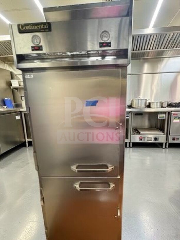 Continental D1RFESNSAHD dual temp stainless steel reach-in refrigerator/freezer in immaculate condition, fully operational.