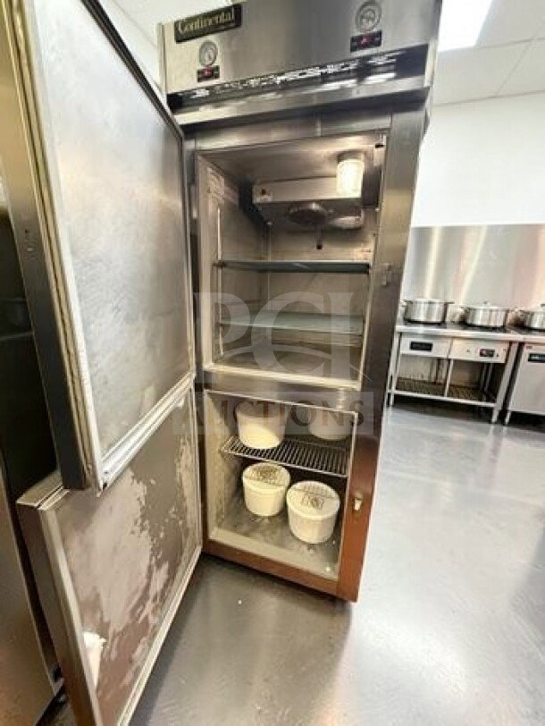 Continental D1RFESNSAHD commercial stainless steel reach-in refrigerator/freezer, immaculate condition, 1 section, dual temp, 115V.