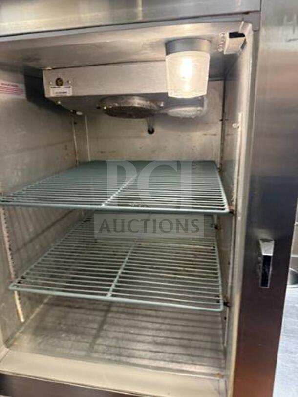 Continental D1RFESNSAHD reach-in refrigerator/freezer, dual temp, stainless steel, immaculate condition, commercial use.