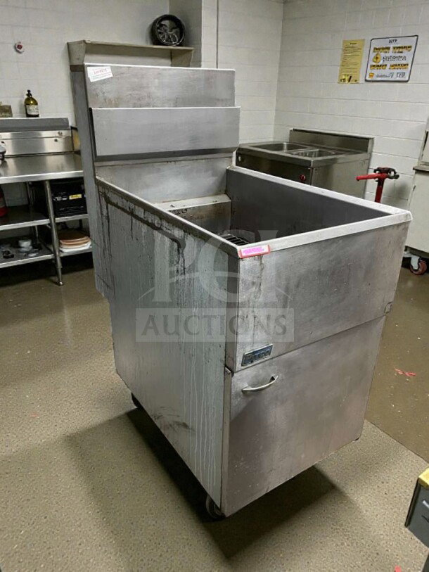 Dean Commercial Gas Fryer, Model DEN-L-FRY-0059, in exceptional condition; natural gas, fully tested, stainless steel.