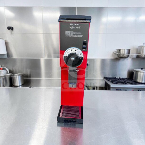 Red Bunn G3 HD 22100.0001 commercial coffee grinder. Elite condition, fully operational, 3 lb. capacity.