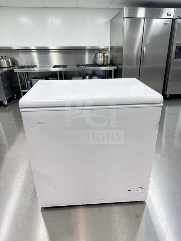 Vissani DCM7QRBWW commercial chest freezer, 7 cu. ft., 115V, excellent condition, UL Listed, fully tested and operational.