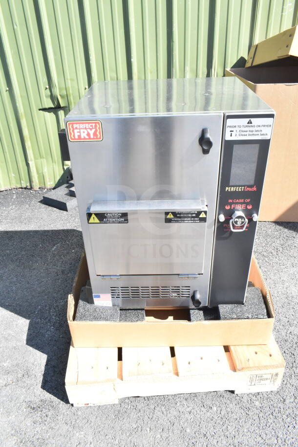 Brand new 2024 Perfect Fry PFC730 semi-automatic ventless countertop deep fryer. Scratch and dent. 208 volts, 1 phase.