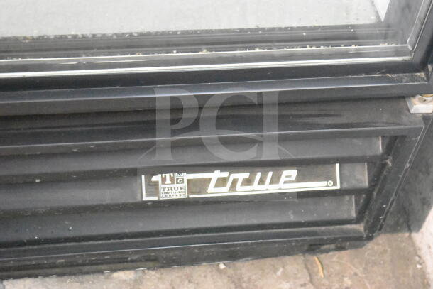 True GDM-12 single door merchandiser cooler, commercial grade, 115V, features True Manufacturing logo, good condition.