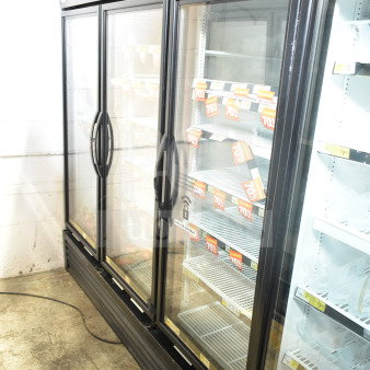 2017 True GDM-72-HC 3 Door Commercial Cooler, 115V, Fresh Foods label, clear glass doors, metal shelves, good condition.