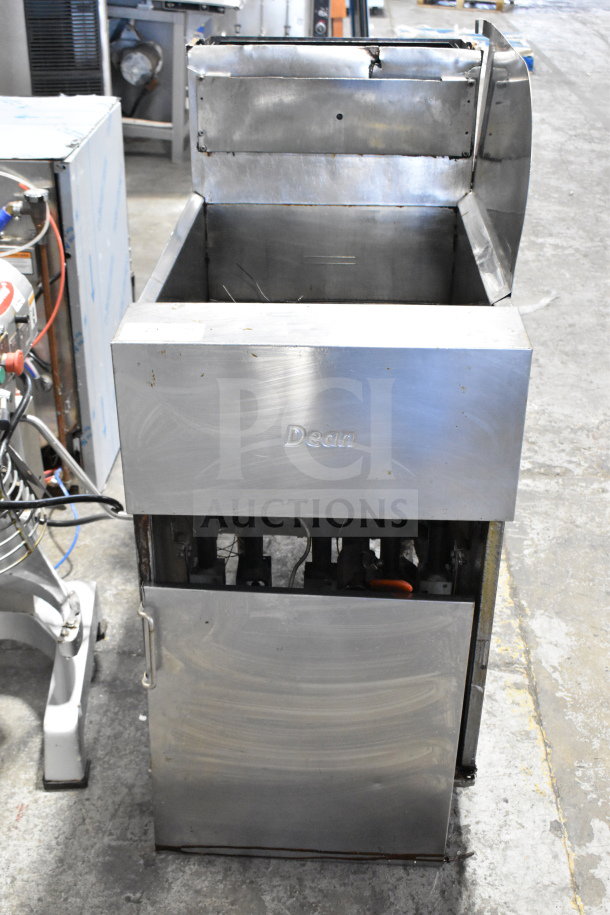 Dean SR162GN Commercial Gas Fryer, 150,000 BTU, countertop model. Used condition, stainless steel surface, visible branding.