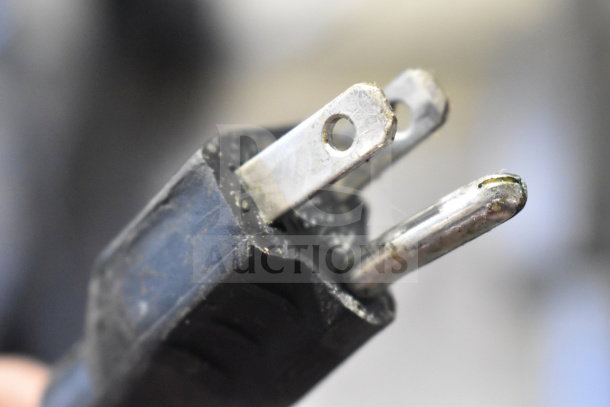 Close-up of a plug for the 2019 Hobart HTi-7LH3 commercial food portioning scale, 120/208-240V, 1 phase, tested and working.