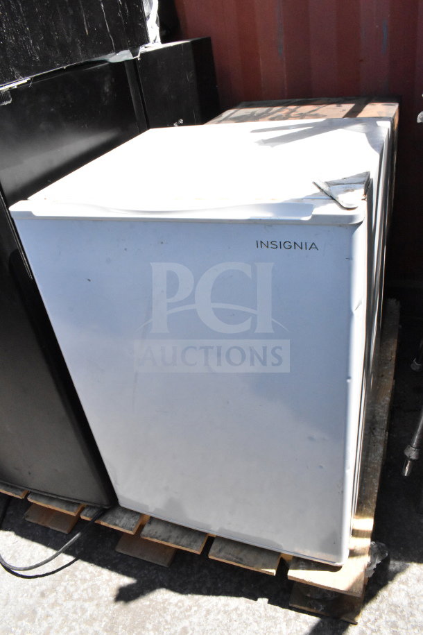 Six mini coolers including Galanz and Insignia brands, in good condition, 115 volts, 1 phase, shown on a pallet.